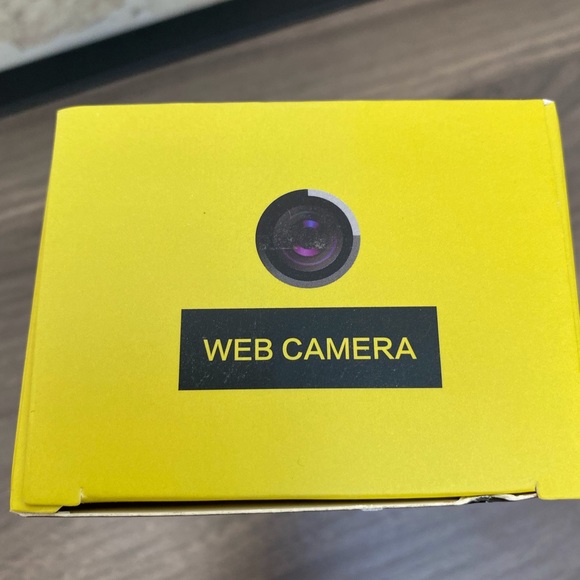 New in Box Web Camera with Privacy Cover - Picture 4 of 7